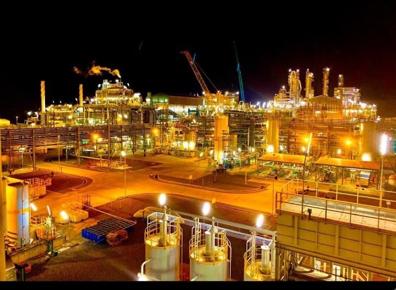 BREAKING: Buhari Commissions $2.5bn Dangote Fertilizer Plant