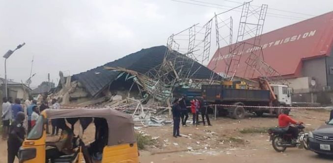 Popular Shopping Mall Collapses, People trapped.