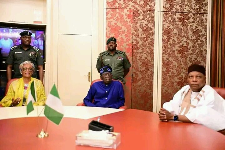 President Tinubu Makes First Official Appearance at Villa Office, Receives Warm Welcome (With Pictures)