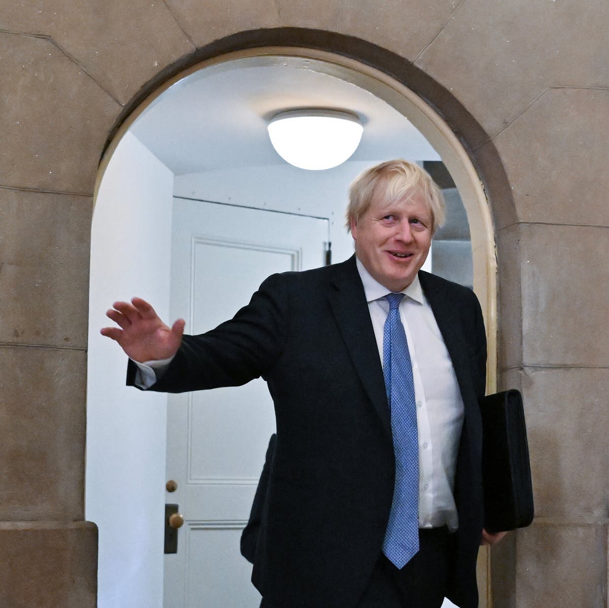 Former UK Prime Minister Boris Johnson Resigns Amidst Investigation into Lockdown-Breaking Parties
