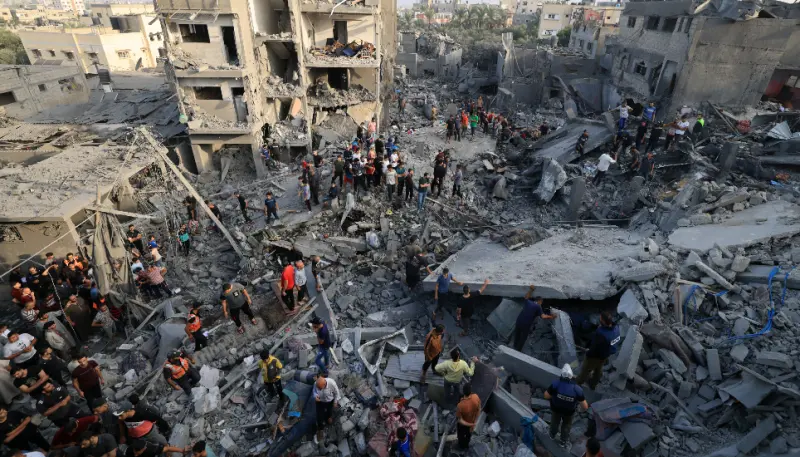 Gaza City Under Siege: Israeli Air Strikes and Street Battles