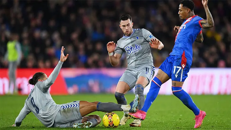 Everton’s Controversial Red Card Overshadows Goalless FA Cup Draw