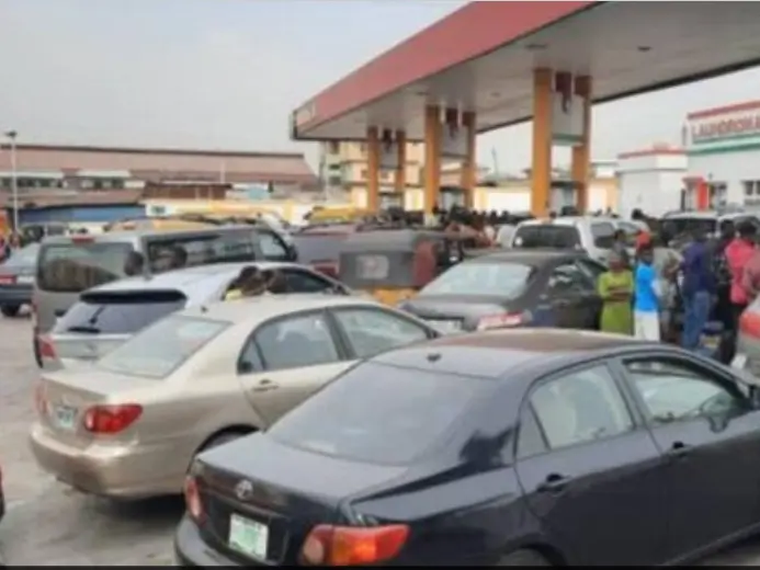 Petrol Scarcity Intensifies in Lagos Despite NNPC Assurance