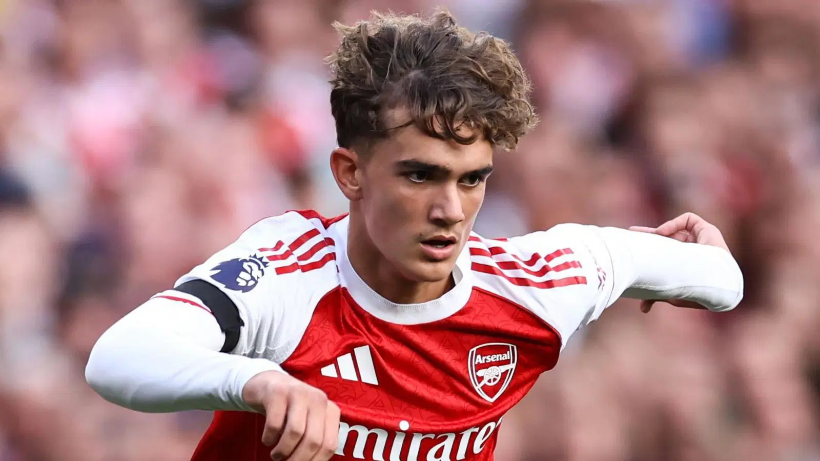 Rooney hails Arsenal teenager Dowman after record-breaking debut