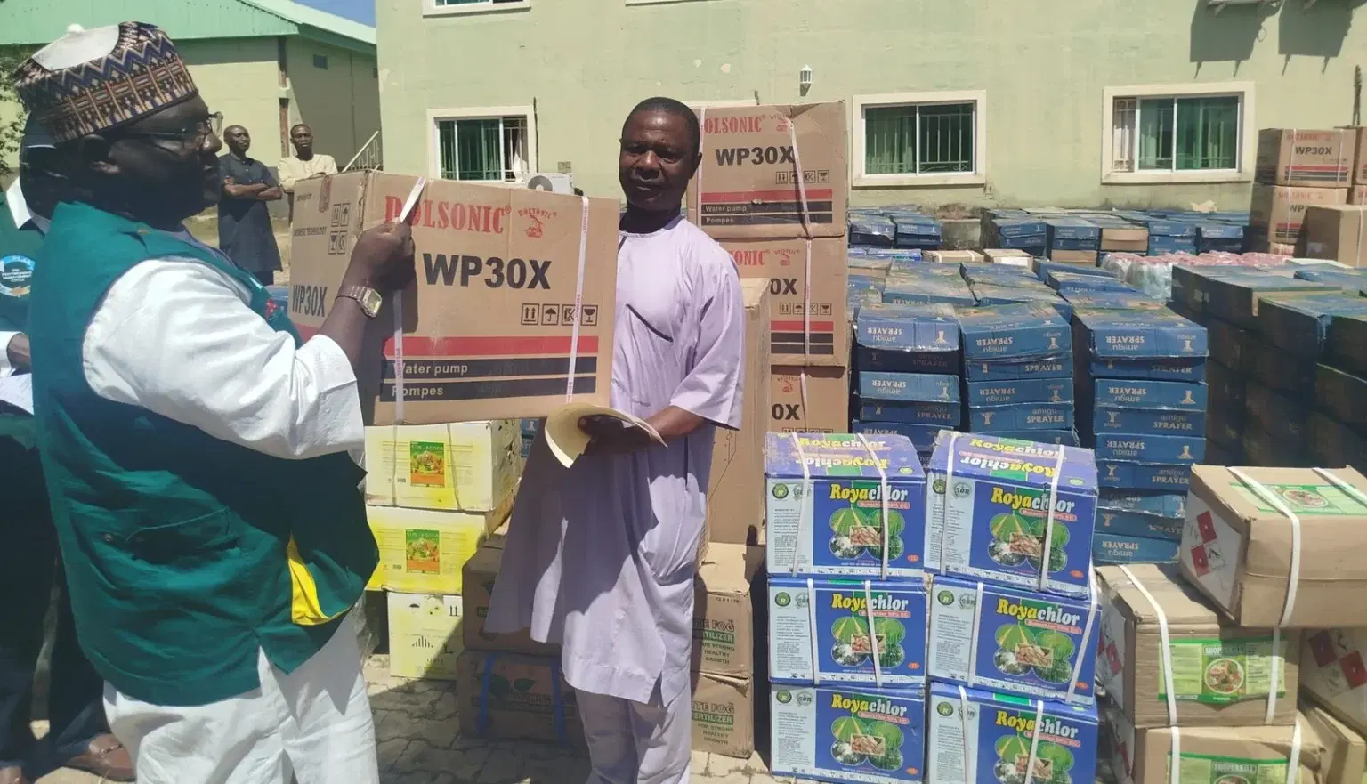 FG Distributes Farm Inputs to Plateau Farmers to Boost Food Security